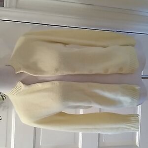 Vintage 1960s yellow grandma 👵 granny chic cardigan sweater